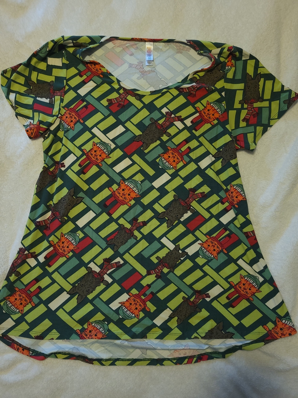 LuLaRoe Classic Tee T-Shirt Green Cats Dogs Christmas Holiday Festive Sz Large